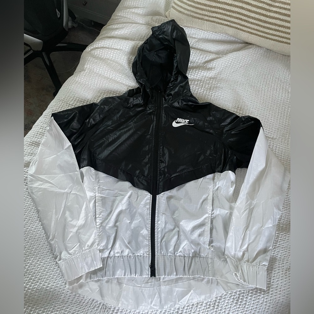 NWOT Nike Windbreaker